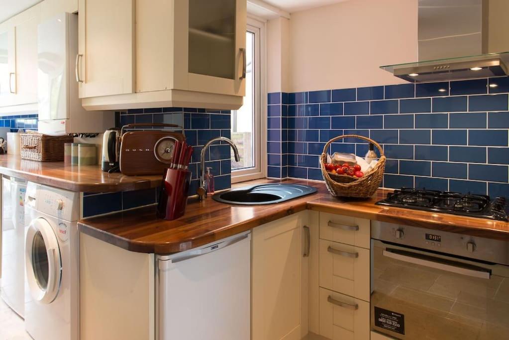 Meddlars A Historic Cottage On The Countryside Edge Of A Vibrant Market Town Hadleigh (Suffolk) Exterior foto