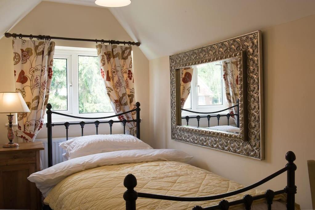 Meddlars A Historic Cottage On The Countryside Edge Of A Vibrant Market Town Hadleigh (Suffolk) Exterior foto